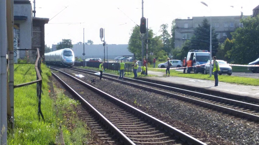Pociąg Intercity potrącił kobietę przy dworcu kolejowym w...