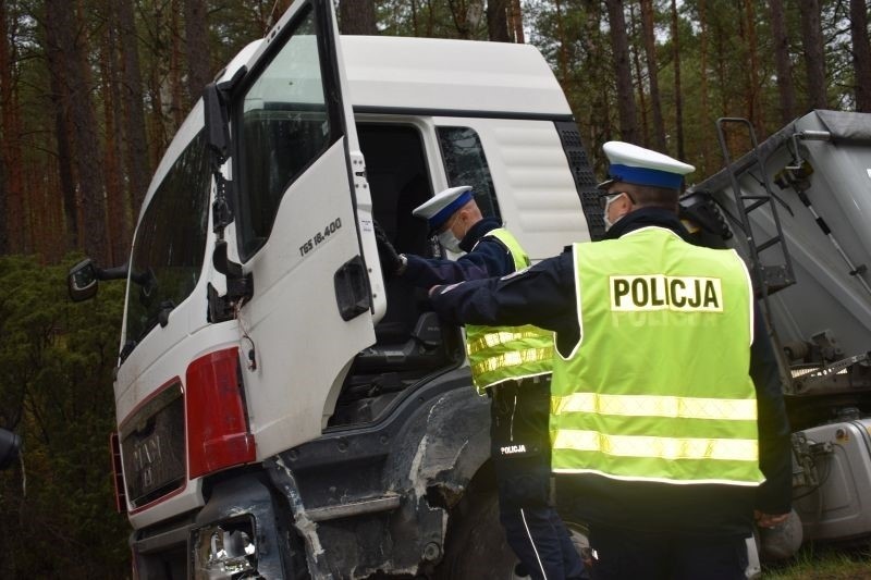 Wypadek na trasie Bytów-Chojnice. Trzy osoby ranne [ZDJECIA]