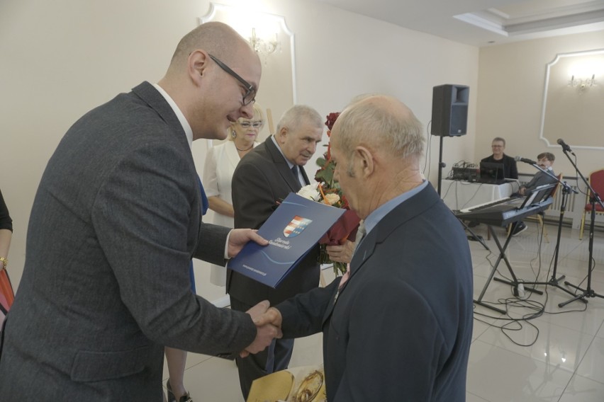 Złote Gody w Koprzywnicy. 23 pary małżeńskie z gminy świętowały jubileusz 50. rocznicy ślubu. Zobacz zdjęcia