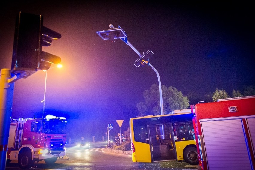 Wypadek samochodu osobowego i Autobusu w Katowicach