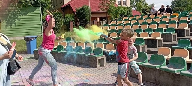 Tak bawiono się na ostatnim Święcie Kolorów Holi podczas tegorocznych Dni Jędrzejowa