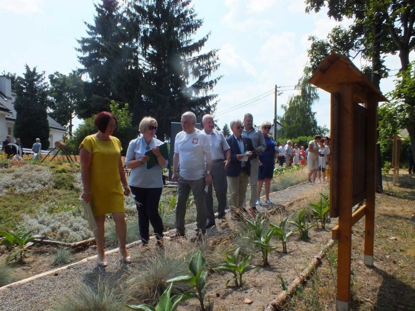 Przy Środowiskowym Domu Samopomocy w Krzcinie, w gminie Koprzywnica otwarto pierwszy w regionie Ogród Sensoryczny La Zebra.