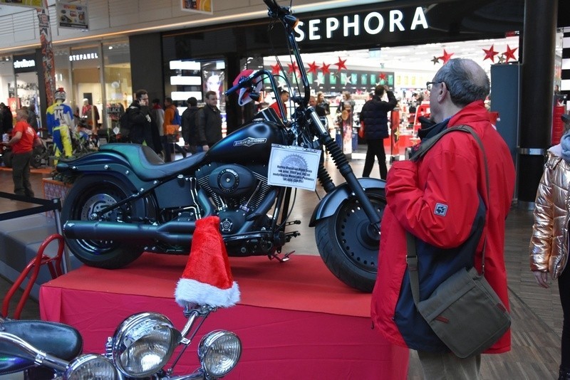 Motocykle MotoMikołajów przyciągają wzrok  i... datki. Wszystko dla dzieciaków z domów dziecka [zdjęcia]