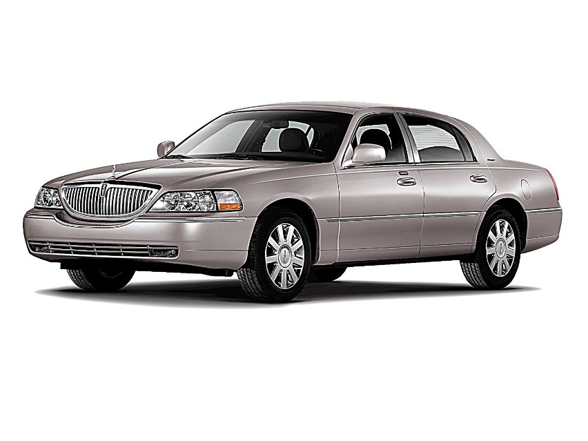 20. Lincoln Town Car 2010-2011...