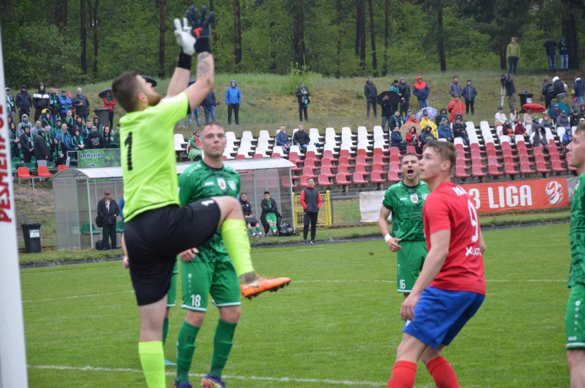 Piłkarze Cariny Gubin pokonali Raków II Częstochowa 1:0.