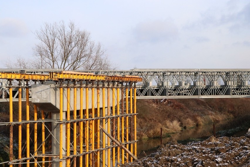 Trwa kolejny etap budowy mostu na rzece Wisznia w Michałówce...