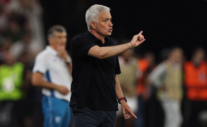 Trener AS Roma, Jose Mourinho sygerował sprzyjanie Sevilli...