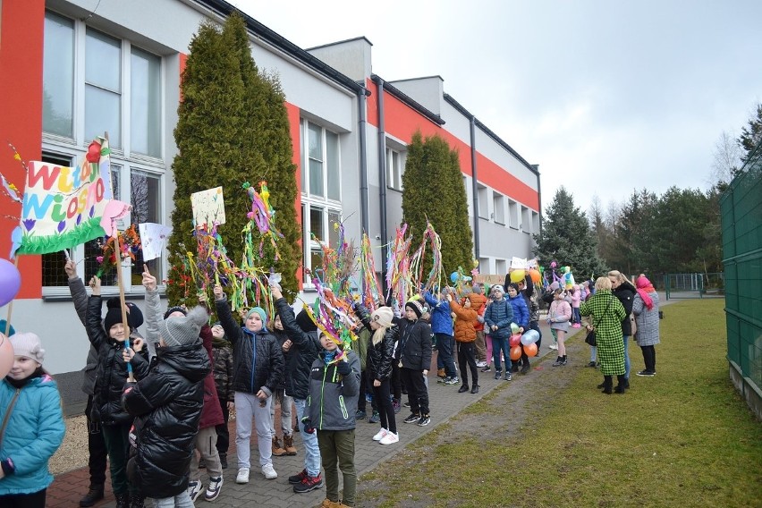 Pierwszy Dzień Wiosny w Szkole Podstawowej numer 2 we Włoszczowie. Zobaczcie zdjęcia