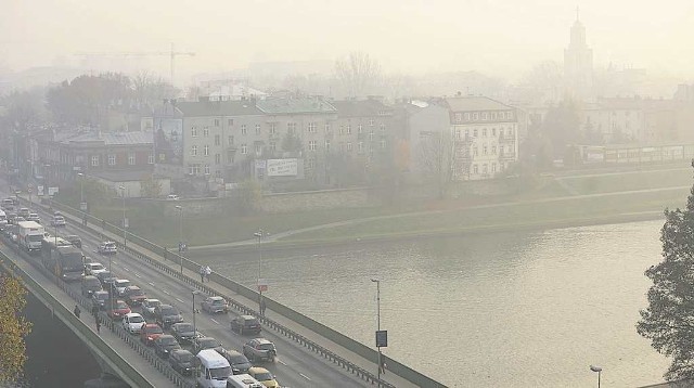 Samochody i 21 tysięcy węglowych pieców produkują smog najwyższej jakości