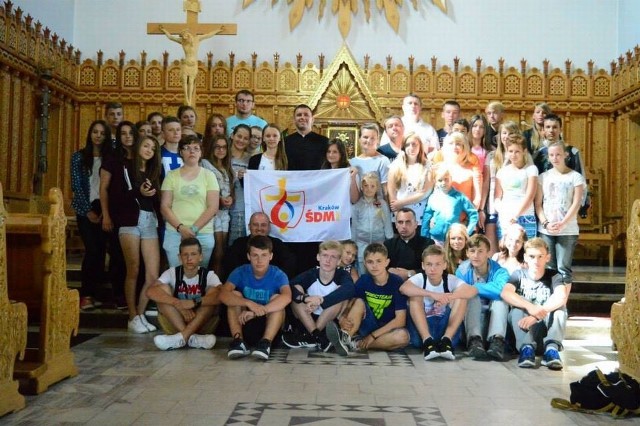 Grupa jastrzębsko-wierzbicka przygotowująca się do Światowych Dni Młodzieży.