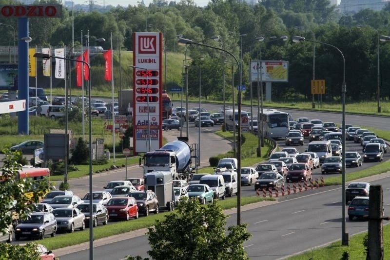 Wypadek na Sobieskiego i spore utrudnienia dla kierowców