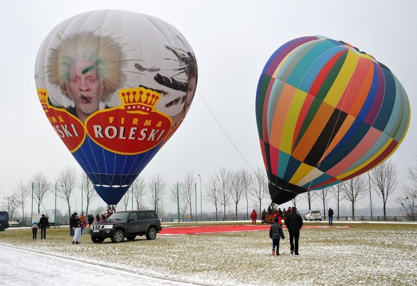 Finał zimowych ferii z balonami na uwięzi latającymi z dziećmi