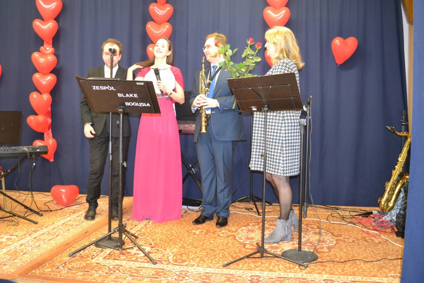 O miłości w różnych barwach na scenie domu kultury w Dobrzyniu nad Wisłą