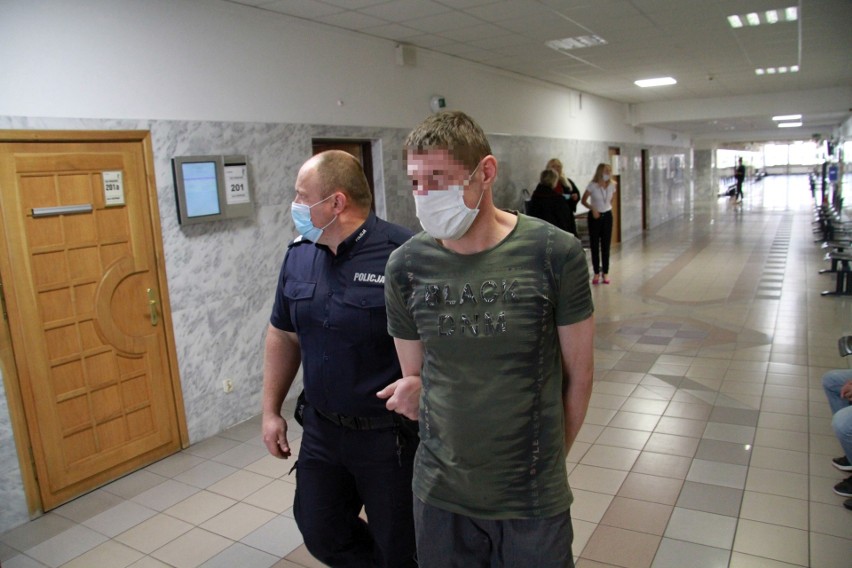 38-latek wbił bratu śrubokręt w kręgosłup! Przed sądem w Tarnobrzegu ruszył proces w tej sprawie (ZDJĘCIA)