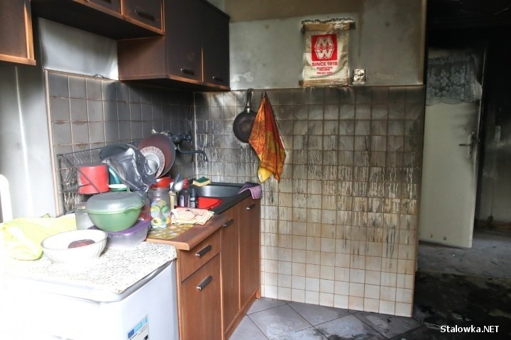 Stalowa Wola. 68-letni niepełnosprawny mężczyzna zginął w pożarze mieszkania (zdjęcia)