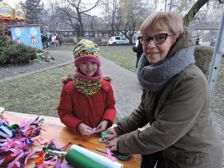 Chorzów. Na placu Hutników trwa jarmark bożonarodzeniowy [ZDJĘCIA, PROGRAM]