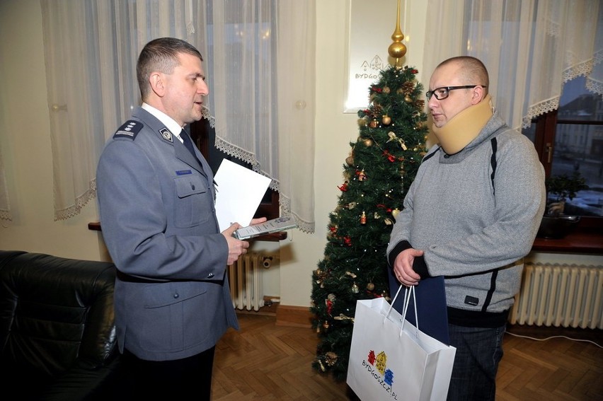 Taksówkarz z Bydgoszczy, który ścigał pijanego kierowcę, został nagrodzony