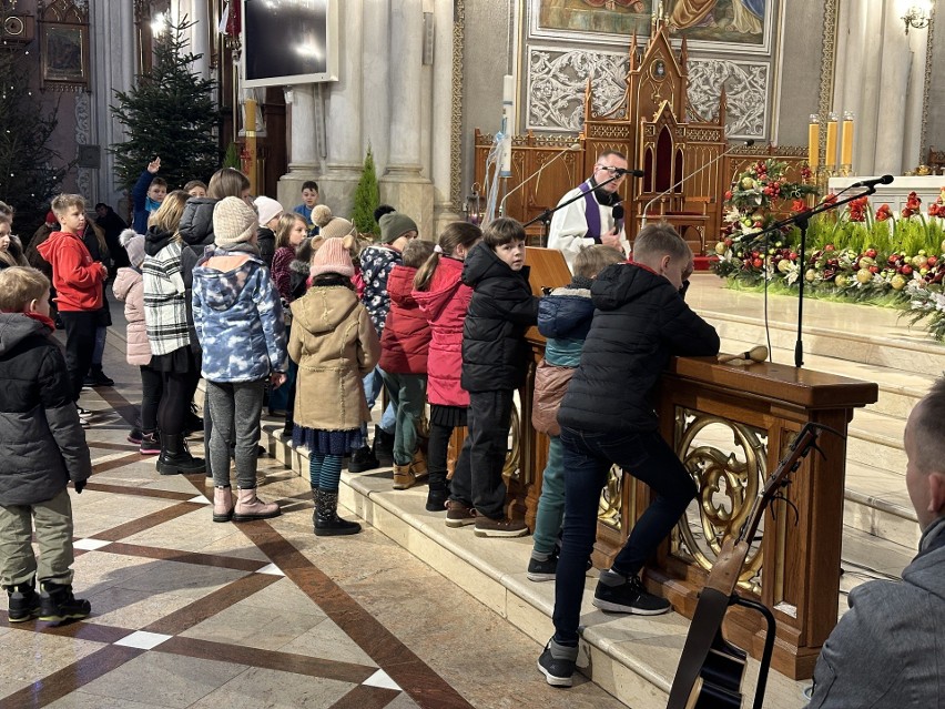 Msza święta dla dzieci i młodzieży w radomskiej katedrze.