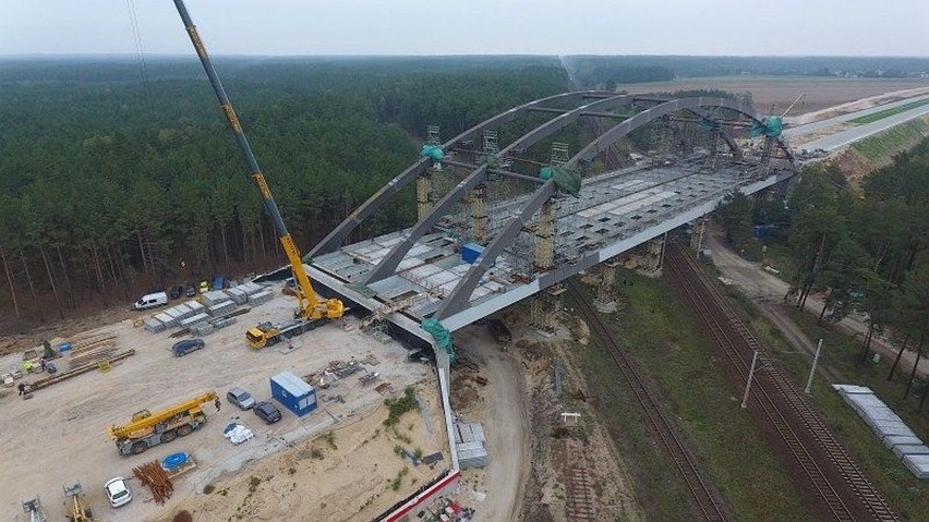 Obecnie na czterech odcinkach drogi ekspresowej S5...