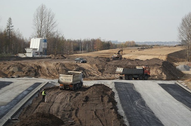 Kontrolerzy NIK są przekonani, że opóźnień i strat przy budowie rzeszowskiego odcinka autostrady można było uniknąć, gdyby podkarpacki oddział GDDKiA reagował bardziej zdecydowanie na wszelkie odchylenia od umowy i nieprawidłowości.