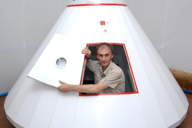 - Chcemy, aby z tej kopii amerykańskiego statku kosmicznego mogły skorzystać też dzieci &#8211; podkreśla Wojciech Figiela, nauczyciel ZSTG w Rakszawie.