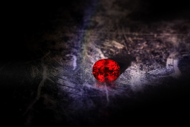 Kamienie znalezione w Sławniowicach po konsultacji ze specjalistami od kamieni szlachetnych zostały uznane za rubiny.