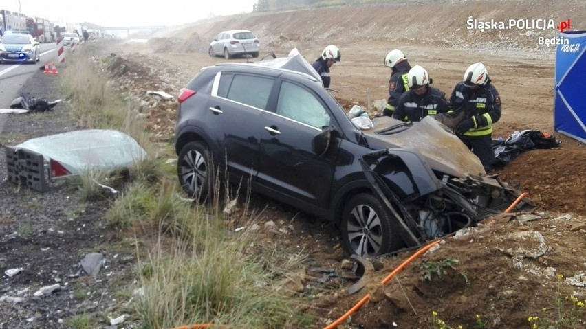 Koszmarny wypadek na S1 w Mierzęcicach. Kobieta zginęła, gdy rozpędzony TIR staranował dwa auta osobowe. Trasa S1 to nadal droga śmierci