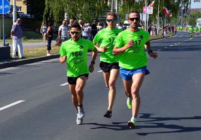 Pierwsze miejsce zajął ukraiński biegacz Sergij Okseniuk (z prawej, numer 217, Ludowy Klub Biegacza Rudnik), drugie także ukraiński zawodnik  Dymitro Didowodiuk (166, z lewej).