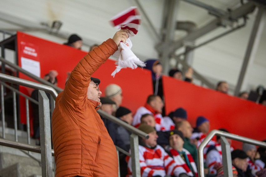 Fani Comarch Cracovii na meczu z Tauron Podhalem Nowy Targ