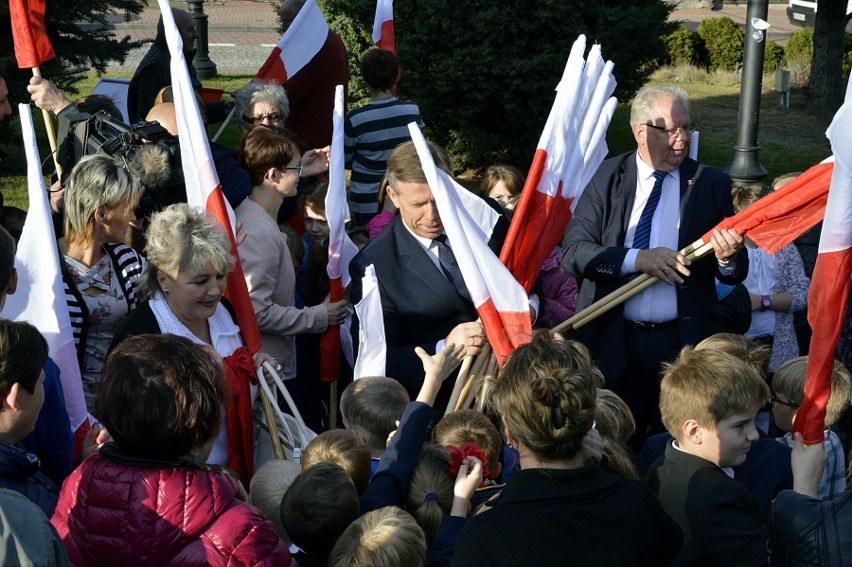 W Bobowej stanie jedna z ławeczek niepodległości finansowanych przez MON [ZDJĘCIA]