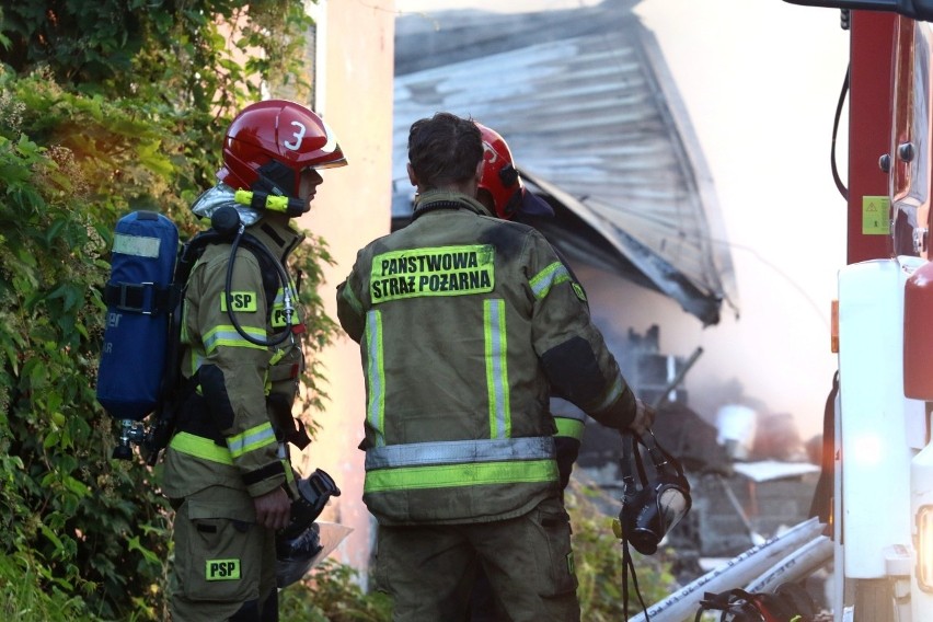 Potężny pożar we Wrocławiu. Płoną chemikalia, słychać wybuchy