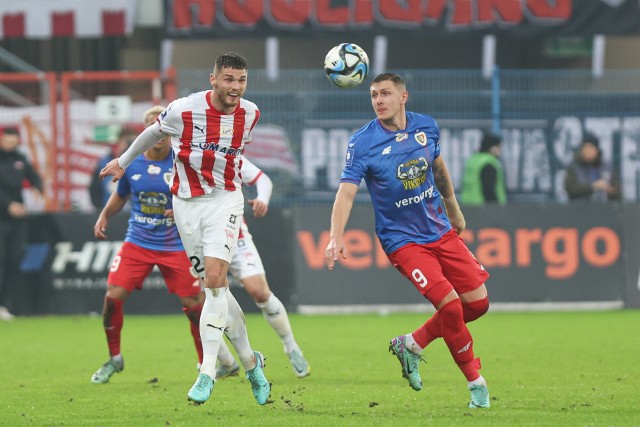 Piast - Cracovia LIVE! Bardzo słaby mecz. Może ktoś wciśnie bramkę?