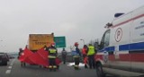 Śmiertelny wypadek Silesia City Center w Katowicach: Mężczyzna wbiegł pod ciężarówkę WIDEO+ZDJĘCIA