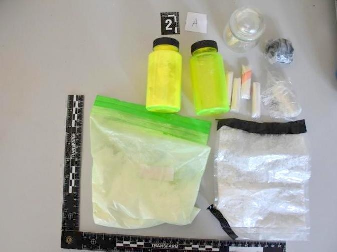 Pisz: 34-letni mężczyzna "znalazł narkotyki w parku" i przechowywał je w piwnicy. Został zatrzymany za posiadanie ponad 150 g amfetaminy