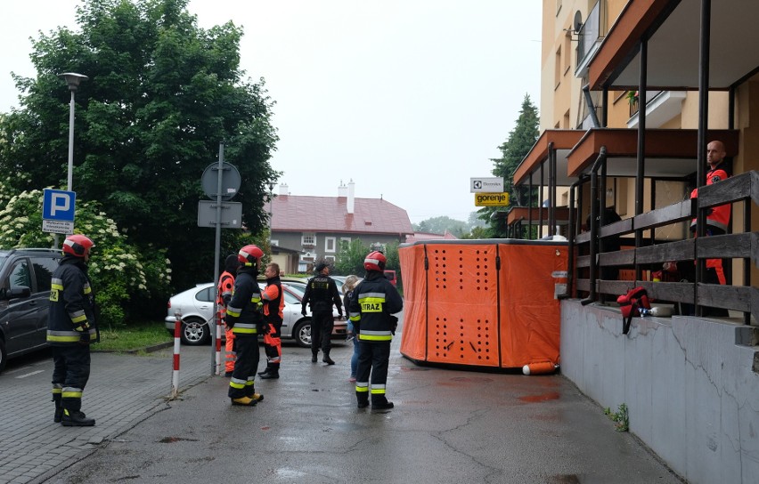 Do zdarzenia doszło w środę przed godz. 8, w jednym z bloków...