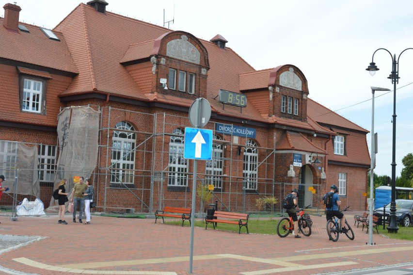 Dworzec PKP w Tucholi to z pewnością jedna z wizytówek gminy...