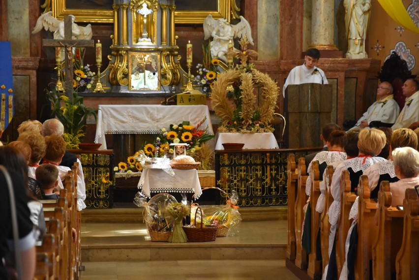 Dożynki w Jastrzębiu Szerokiej rozpoczęła msza w parafii...