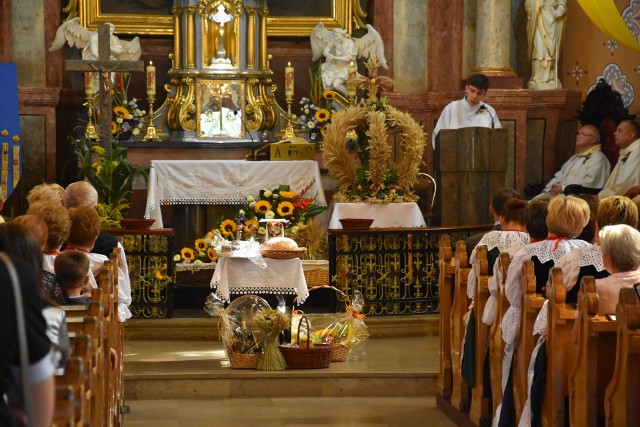 Dożynki w Jastrzębiu Szerokiej rozpoczęła msza w parafii Wszystkich Świętych