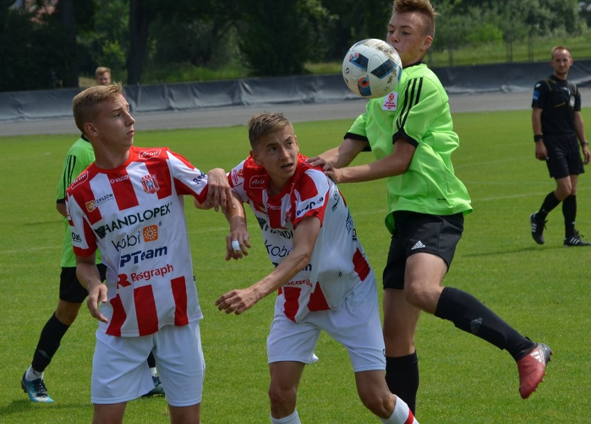 Młodzi piłkarze Karpat Krosno przez 2,5 roku grali w...