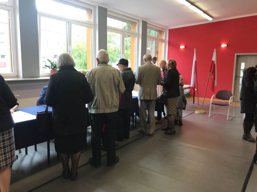 Na zdjęciu: komisja wyborcza w Miejskim Domu Kultury