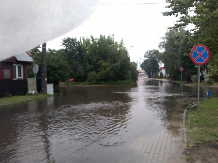 Białystok: Ul. Bema. Zalane ulice w mieście. Uwaga, są trudności z przejazdem (zdjęcia)