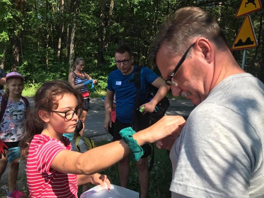 Libiąż. 10-letnia Emilka zorganizowała sprzątanie lasu. W akcji wzięło udział prawie 60 osób