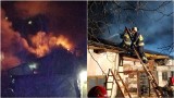 Pożar budynku gospodarczego w centrum Wojnicza. Straż pożarna przez ponad dwie godziny walczyła z ogniem [ZDJĘCIA]