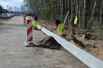 Droga jest przejezdna, ale kierowcy muszą uważać.