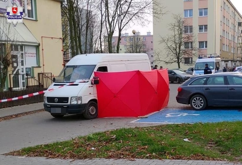 Potrącenie w Świdniku. Cofał i najechał na pieszą. Kobieta zmarła na miejscu 