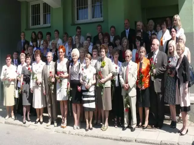 70 urzędników UM w Starachowicach zostało odznaczonych, złotymi, srebrnymi i brązowymi medalami za wieloletnie  służbę na rzecz starachowickiego samorządu.