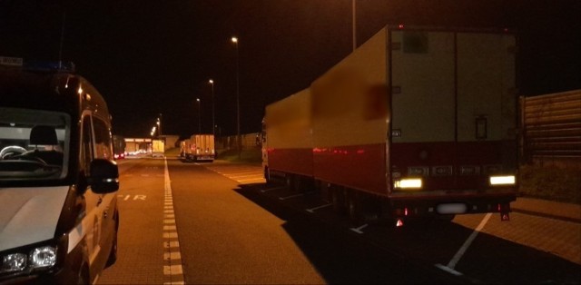 Miejsce kontroli ciężarówki zatrzymanej przez patrol łódzkiej Inspekcji Transportu Drogowego na autostradzie A2, w okolicach Strykowa.