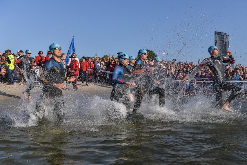 Enea Ironman 70.3 Gdynia. Zwycięstwo Jana Frodeno i Amelii Rose Watkinson. Niesamowita atmosfera i tłum kibiców na trasie ZDJĘCIA, WYNIKI