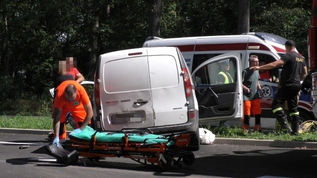 Podczas dzisiejszego wypadku ucierpiała kobieta, która została zabrana do szpitala.