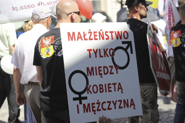 Około 250  osób w niedzielne popołudnie wspólnie manifestowało przywiązanie do wartości rodzinnych. Przez centrum miasta po raz ósmy przeszedł Białostocki Marsz dla Życia i Rodziny.